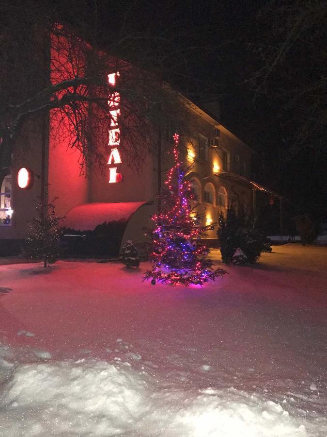 ホテル Premier Club チェルニウツィー エクステリア 写真